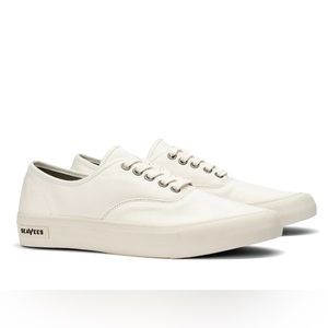 SeaVees Legend men’s 10.5, worn once!